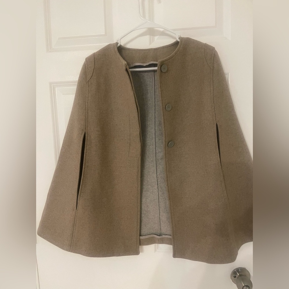 United Colors of Benetton ,Wool ,tan stylish cape .Used a few times size XS/S